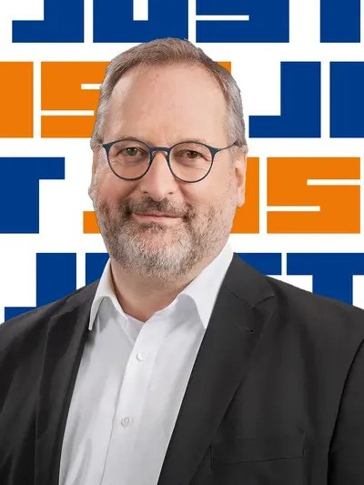 Dirk Hanenberg - COO